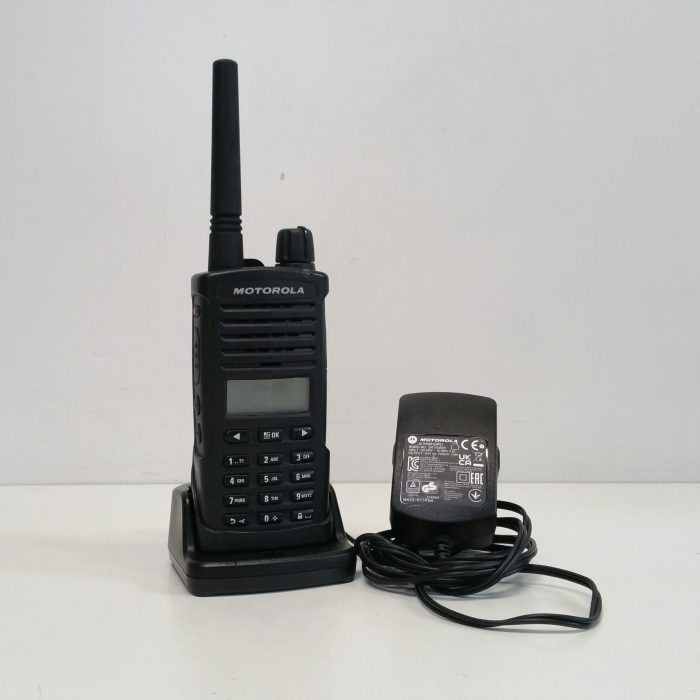 Motorola Walkie-Talkie XT660D Two Way Radio - Image 2