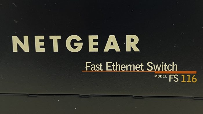 Netgear FS116 Fast Ethernet 16 10/100 Switch - Image 8