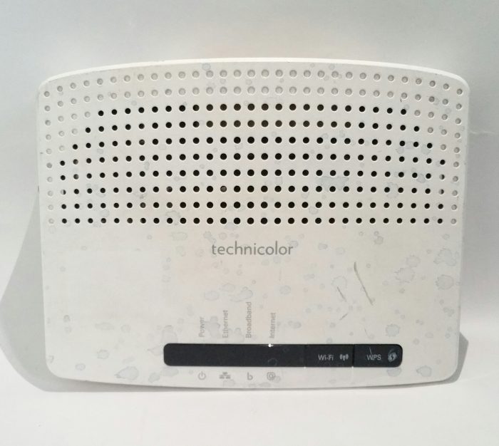 Technicolor TG582n 4-PoE Wireless Router - Image 2