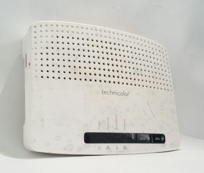 Technicolor TG582n 4-PoE Wireless Router - Image 6