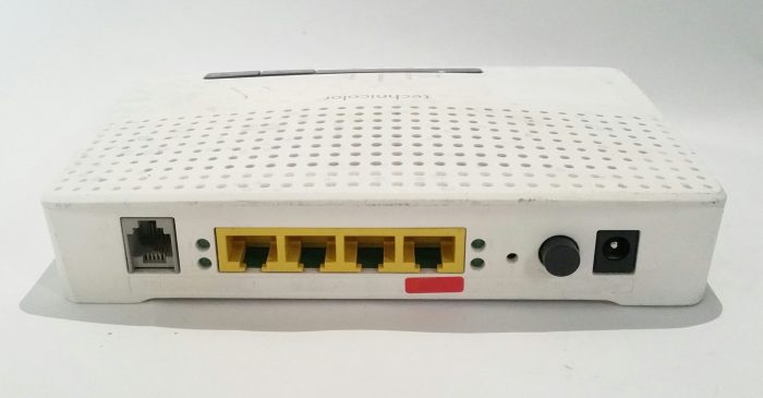 Technicolor TG582n 4-PoE Wireless Router - Image 4