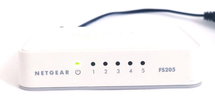 Netgear GS205 5-Port Fast Ethernet Switch with Power Supply Unit - Image 2