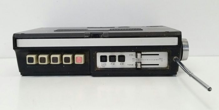 Carousel By Jones AM FM Radio Cassette Recorder 270 FM 88-108MHz AM 535-1605KHz - Image 7