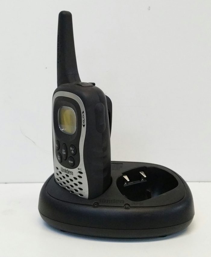1x Uniden PMR885-2CKHS Two Way Radio Walkie Talkie With a Uniden Charger Pod - Image 2