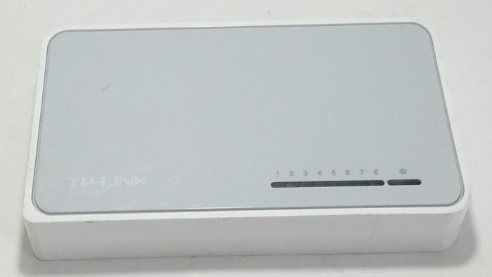 TP-Link TL-SF1008D 10/100Mbps 8-Port Desktop Switch - Image 5