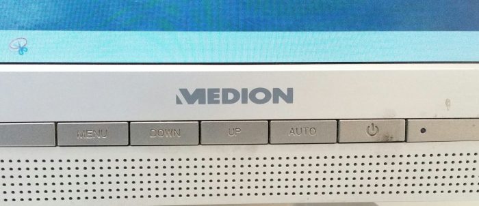 Medion MD32117PQ 17.5" VGA Monitor - Image 6