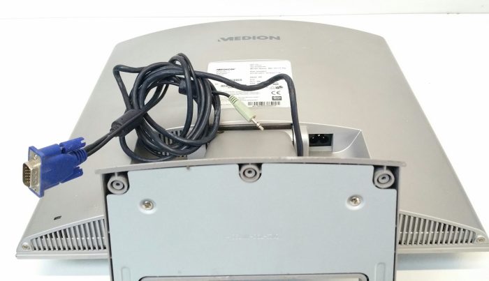 Medion MD32117PQ 17.5" VGA Monitor - Image 4