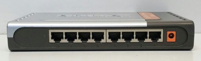 D-Link DES-1008D 8-Port 10/100 Fast Ethernet Switch - Image 5