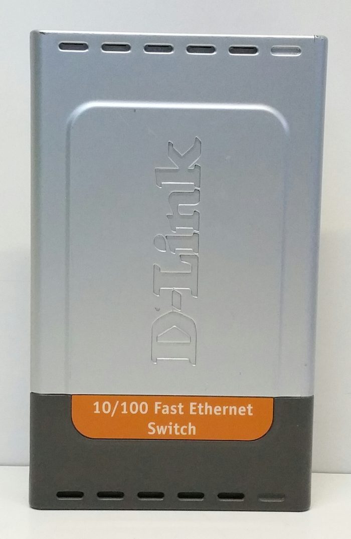 D-Link DES-1008D 8-Port 10/100 Fast Ethernet Switch - Image 3