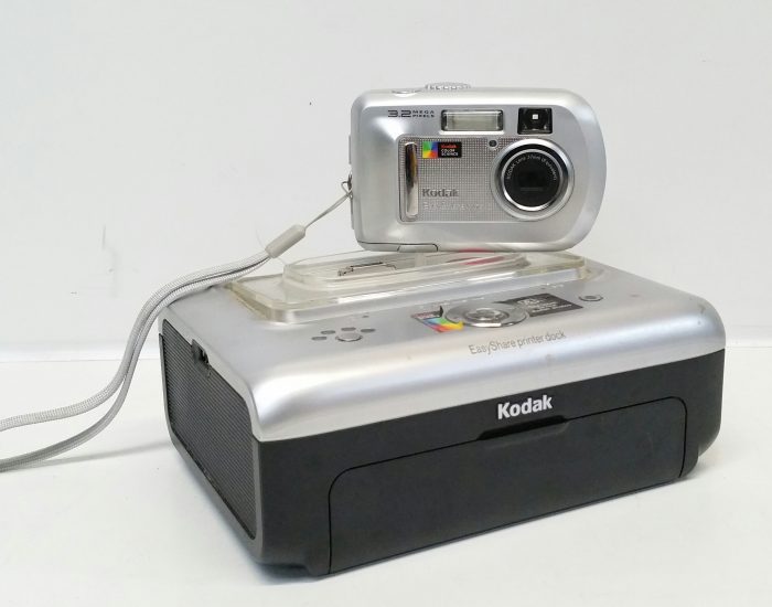 Kodak EasyShare Digital Camera CX7300 + Color Cartridge & Photo Kit + Printing Station +16MB & SD Card - Image 6