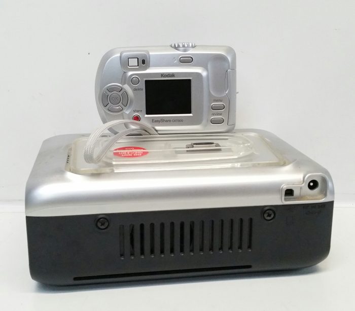 Kodak EasyShare Digital Camera CX7300 + Color Cartridge & Photo Kit + Printing Station +16MB & SD Card - Image 5
