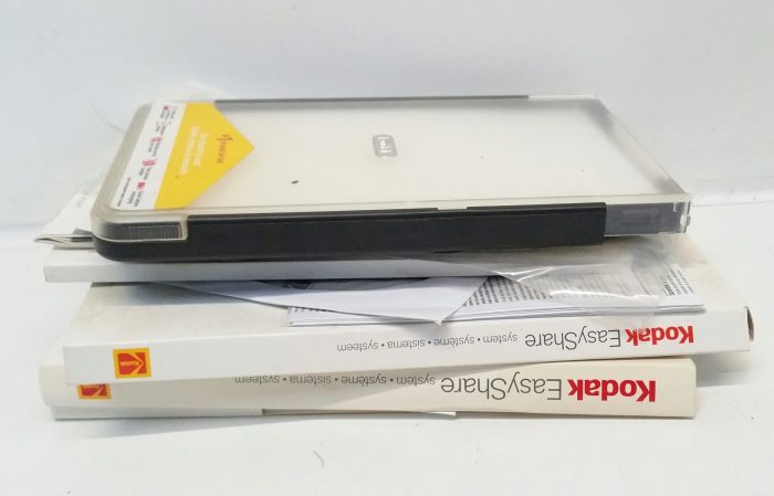 Kodak EasyShare Digital Camera CX7300 + Color Cartridge & Photo Kit + Printing Station +16MB & SD Card - Image 3