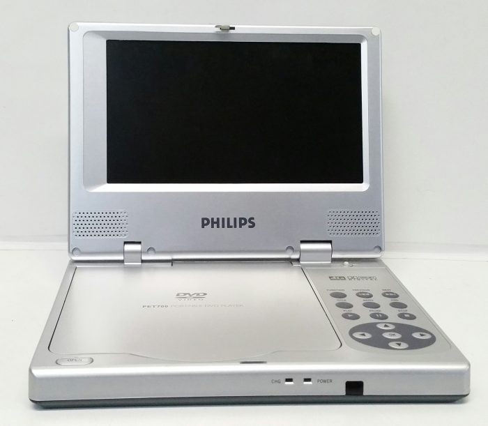 Philips PET700 Portable DVD Player Damaged Screen (Comes On and Off) - Image 8