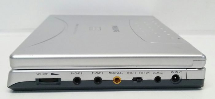 Philips PET700 Portable DVD Player Damaged Screen (Comes On and Off) - Image 5