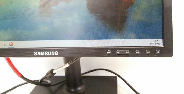 Samsung S19C450 19" DVI, VGA Monitor S19C450BR - Image 8