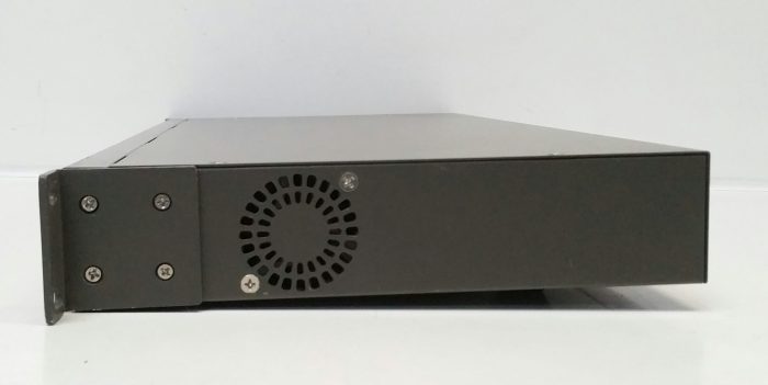 D-Link DES-1024R+ 24-Port 10/100 Fast Ethernet Switch + Power Supply Included - Image 6