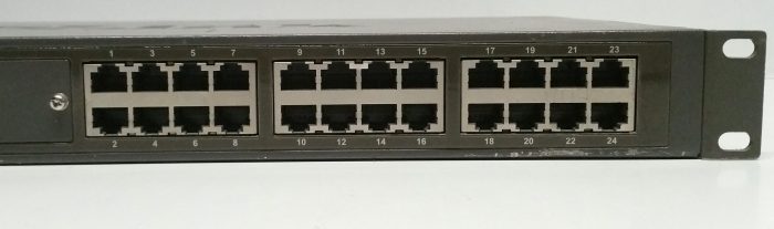 D-Link DES-1024R+ 24-Port 10/100 Fast Ethernet Switch - Image 6