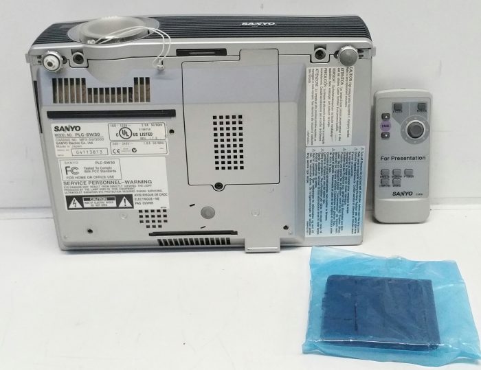 Sanyo PLC-SW30 Pro-X Multiverse Projector With Bag & Remote - Image 6