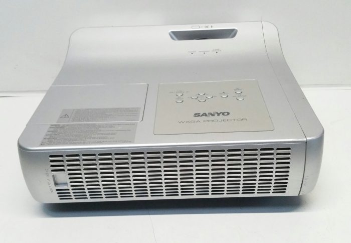 Sanyo PLC-WL2503 WXGA Projector 1636 LH Used - Image 6