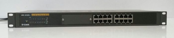 D-Link DES-1016R+ 16-Port 10/100 Fast Ethernet Switch - Image 2