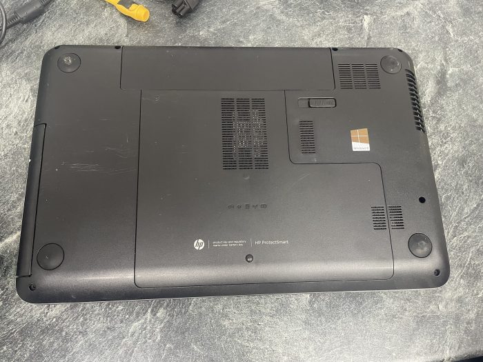 HP Pavilion 15-e092sa Laptop AMD A4-5000 APU with Radeon 8GB Ram Windows 10 - Image 4