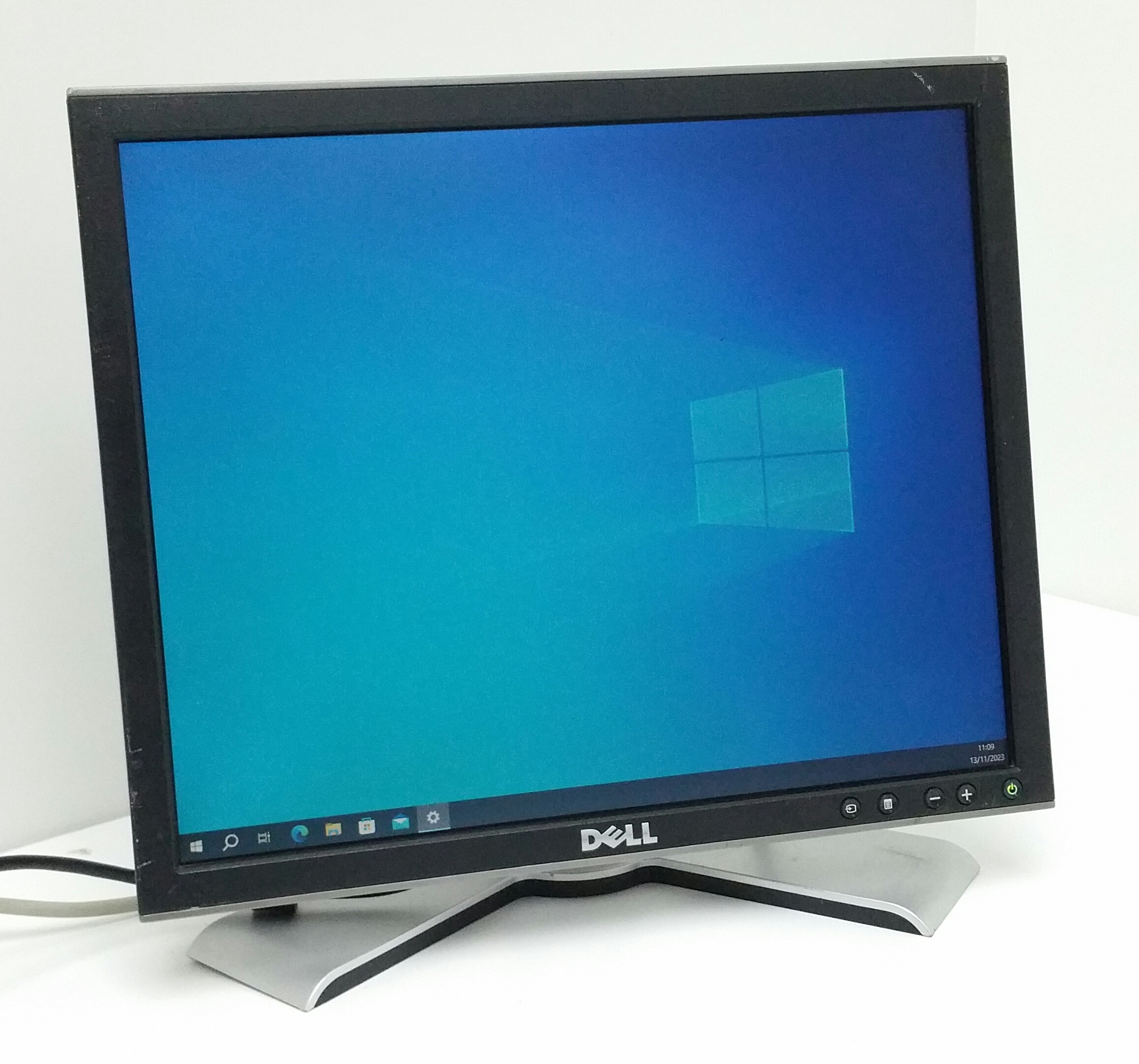 20180330_135904-1 Dell 1708FPt 17" VGA DVI-D Flat Panel Monitor - Image 1