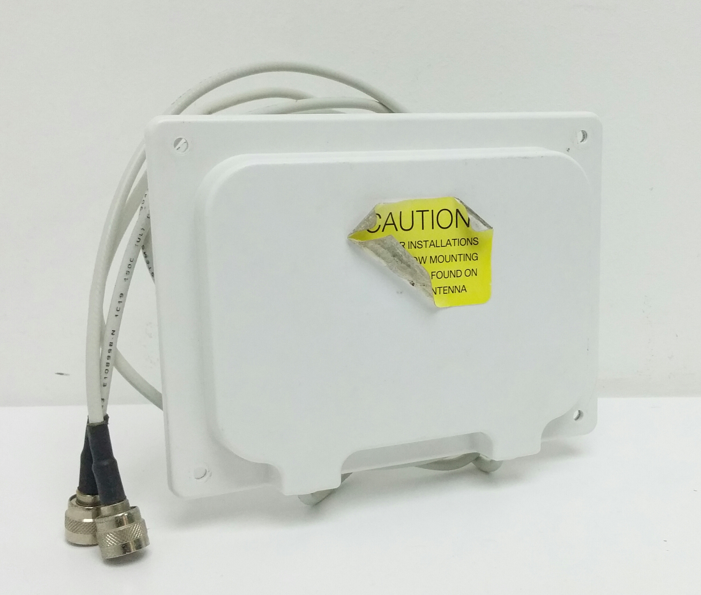 20180402_162106-1 Cisco AIR-ANT2465P-R 2.4GHz, 6.5dBi Diversity Patch Antenna w/RP-TNC - Image 1