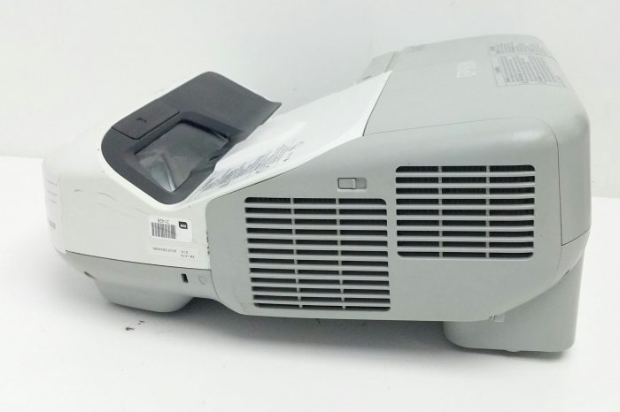 Epson EB-470 LCD Projector 2864 Lamp Hours Used H456B - Image 7