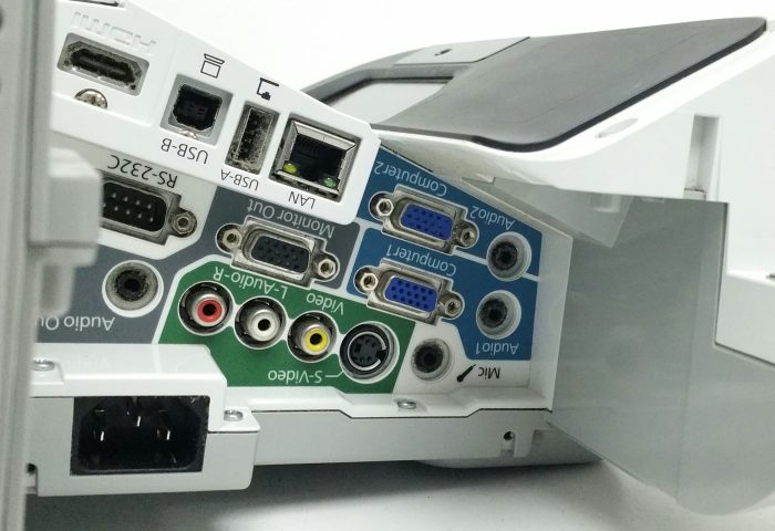 Epson EB-470 LCD Projector 2038 Lamp Hours Used H456B - Image 5