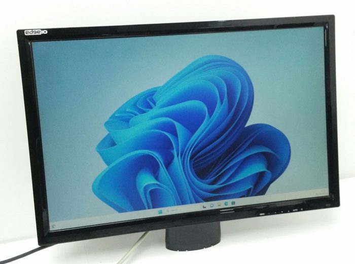 Edge10 GB22X1 22" VGA DVI Monitor - Image 2