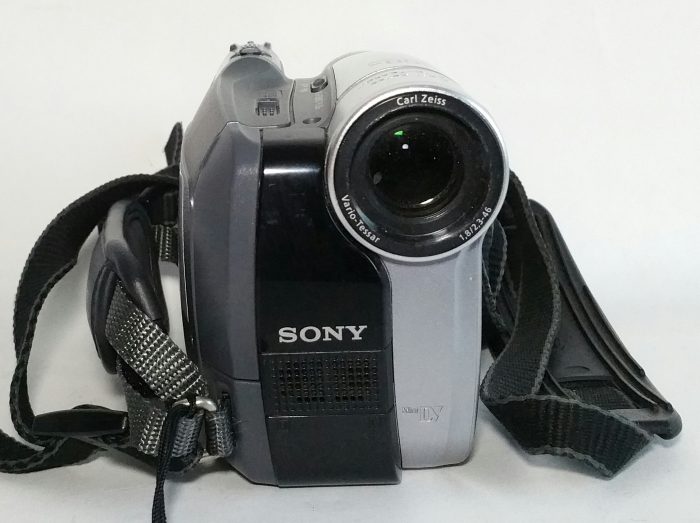 Sony DCR-HC27E Carl Zeiss Vario-Tessar 800x Digital Zoom Digital Video Camera Recorder - Image 2