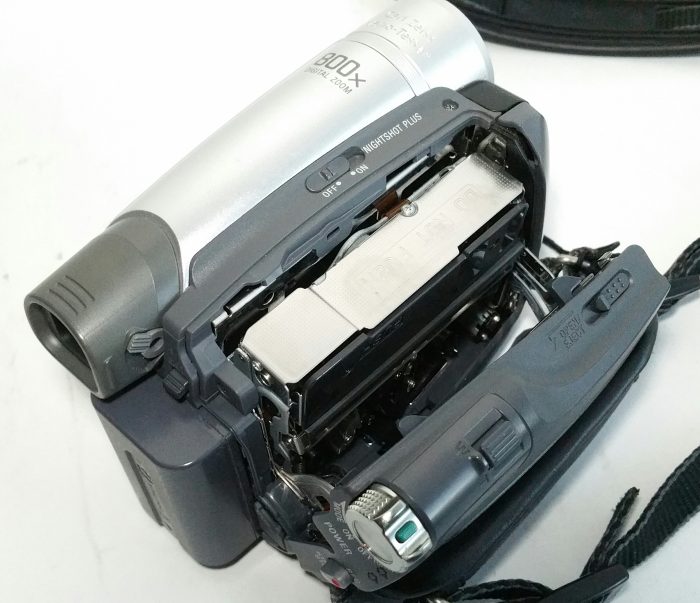 Sony DCR-HC27E Carl Zeiss Vario-Tessar 800x Digital Zoom Digital Video Camera Recorder - Image 5