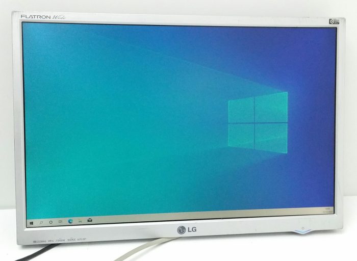 LG Flatron Wide L226WTQS L226WTQ-SF 22.5" VGA DVI Monitor With No Stand - Image 2