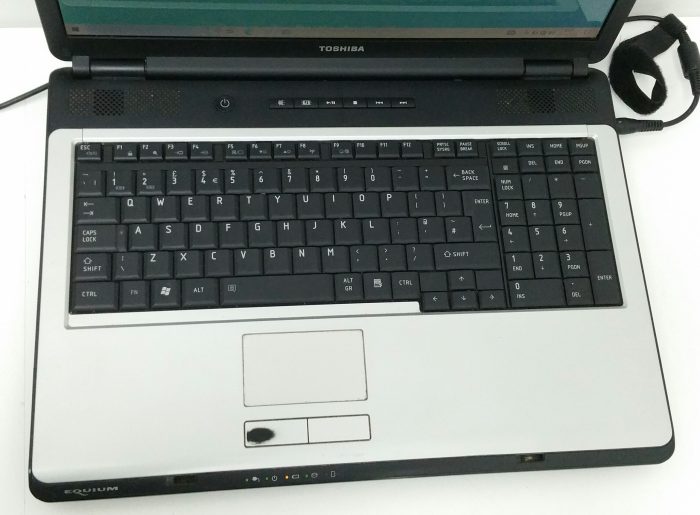 Toshiba Equium L350D PSLE2E-001002KS- Pentium Dual Core T4300 2.1GHz - 4GB RAM - 17" - 250GB SSD - Windows 10 Home - Image 11