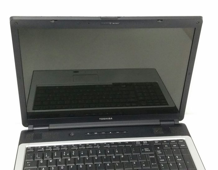 Toshiba Equium L350D PSLE2E-001002KS- Pentium Dual Core T4300 2.1GHz - 4GB RAM - 17" - 250GB SSD - Windows 10 Home - Image 10