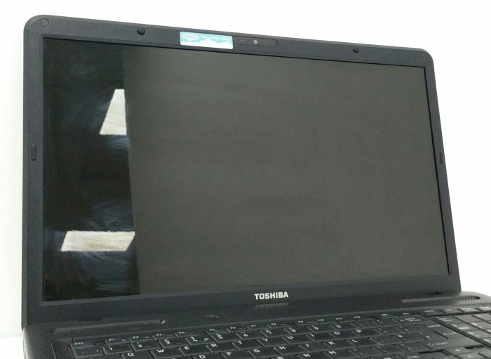 Toshiba Satellite C670D-11K - AMD E-450 1.65GHz - 4GB RAM - 17" - 640GB HDD - Windows 10 64bit - Image 7