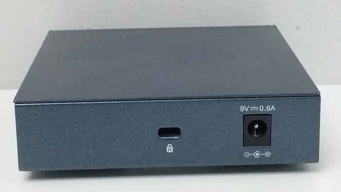 TP-Link TL-SG105 5-Port Gigabit Desktop Switch - Image 4