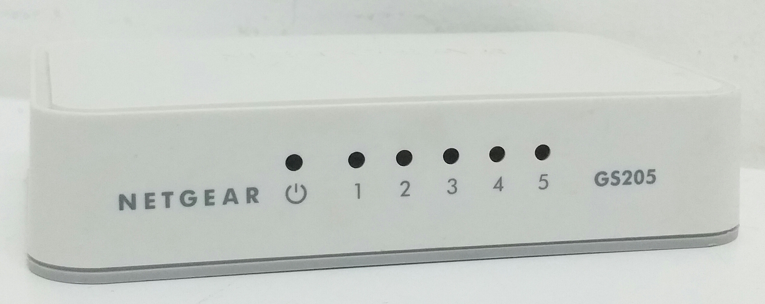 20180508_164900-1 Netgear GS205 V2 5-Port Gigabit Ethernet Switch - Image 1