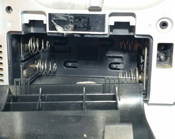 Schneider SP500 CD Player/ Stereo Radio Cassette Compact Disc Digital Audio Radio Damaged Battery Cover - Image 5