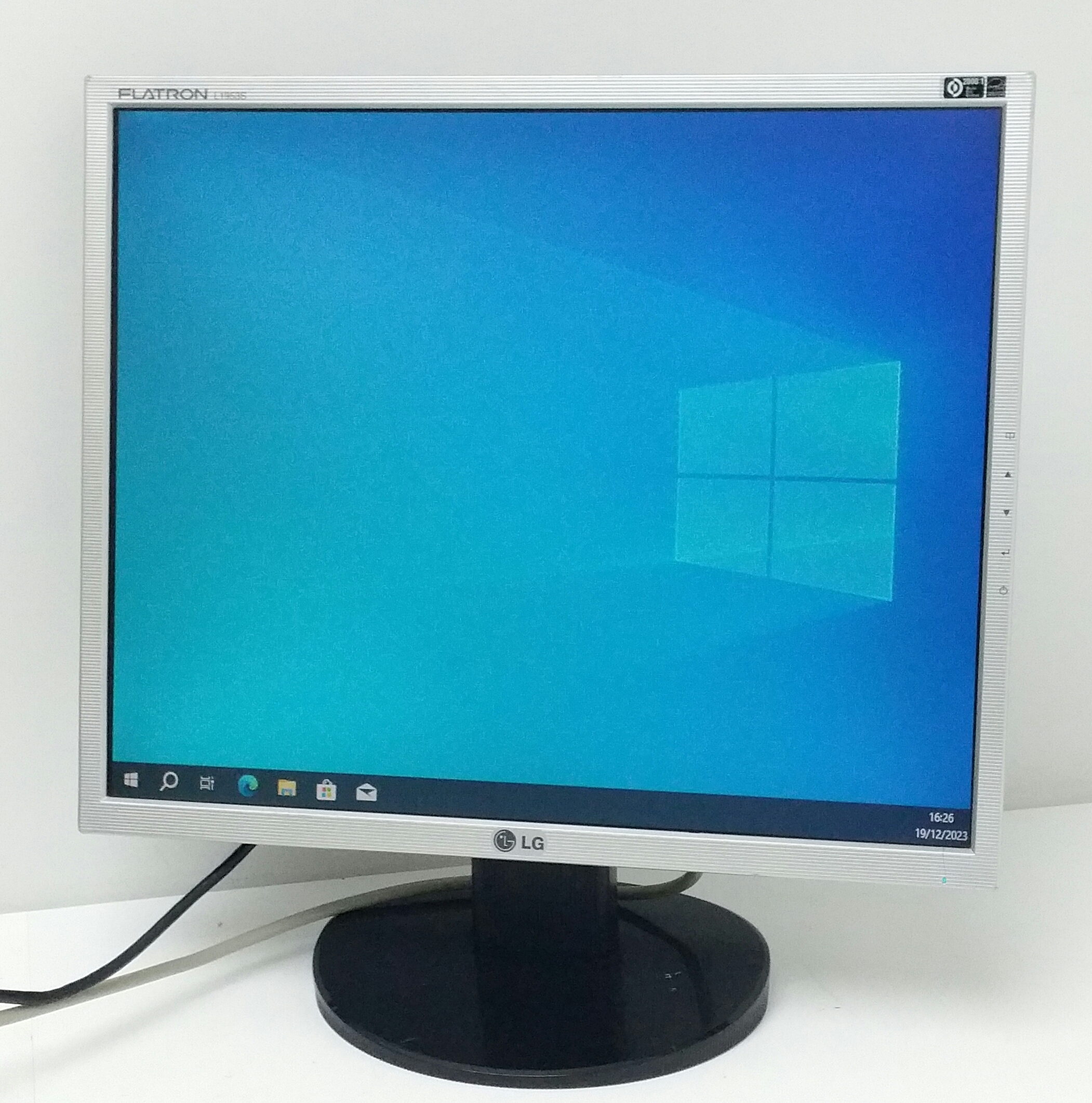 20231012_003633-1 LG Flatron L1953S L1953SS 19" VGA Monitor - Image 1