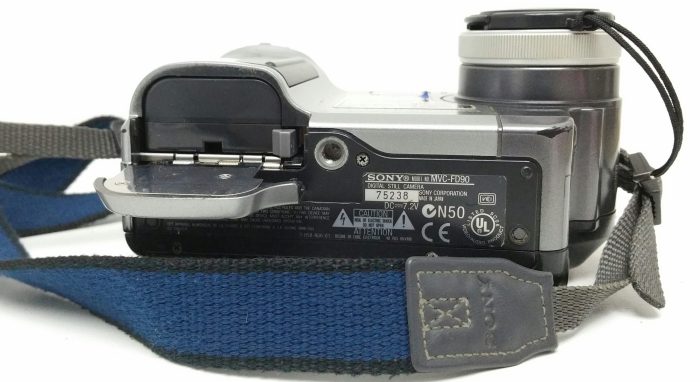 Sony MVC-FD90 1.6 Mega Pixel Optical 8x Digital Still Camera - Image 3