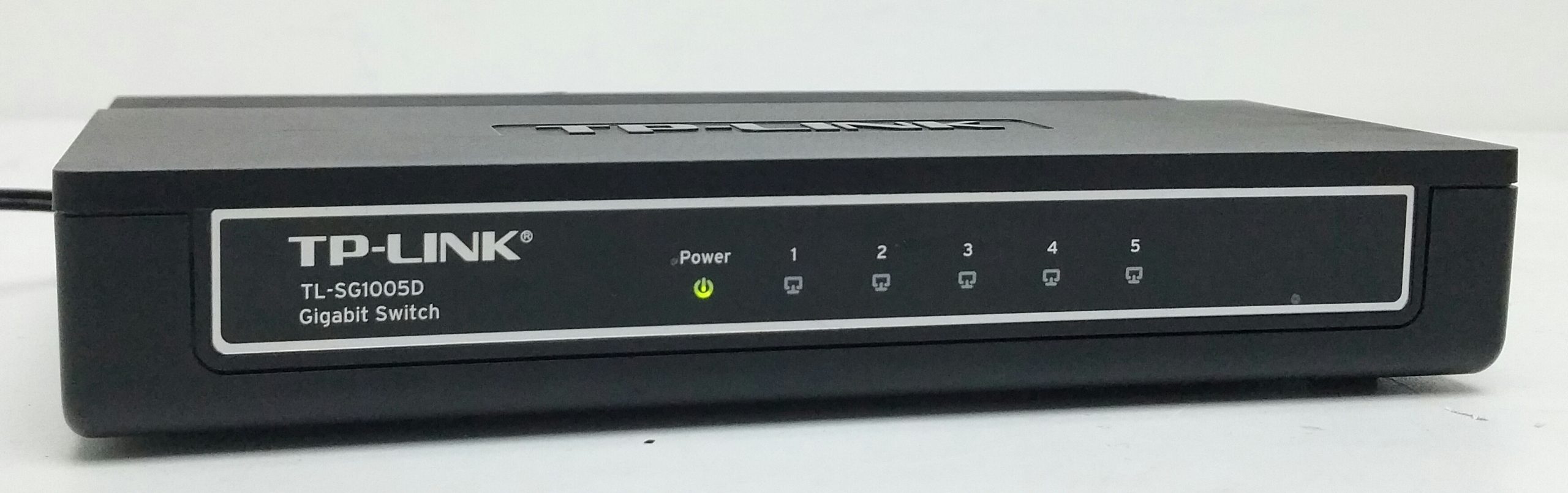 20180605_164739-1 TP-Link TL-SG1005D 5-Port Gigabit Desktop Switch - Image 1