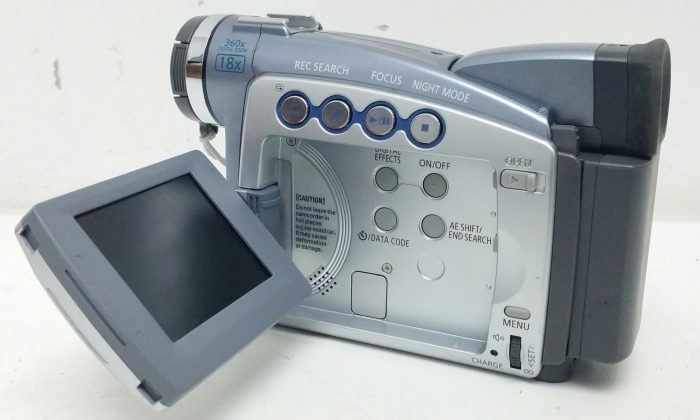 Canon MV700 E 18x Zoom 2.8-50.4mm 360x Digital Zoom Digital Video Camcorder - Image 6