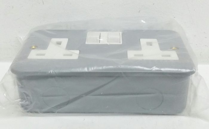 Wireplast WMC213SS Metal Clad 2 Gang 13A Switched Socket - Image 5