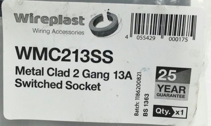 Wireplast WMC213SS Metal Clad 2 Gang 13A Switched Socket - Image 3