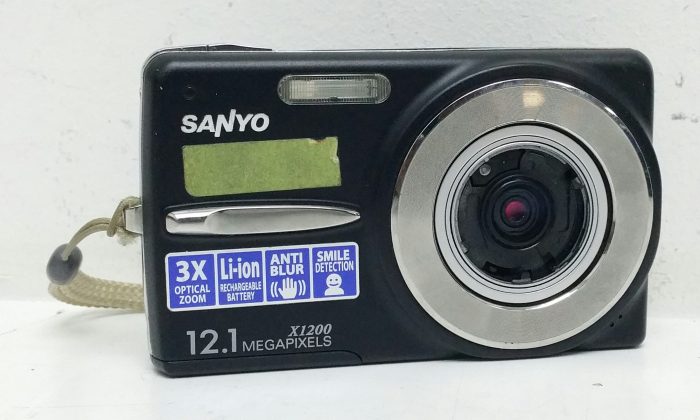 Sanyo VPC-X1200EX 3x Optical Zoom 12.1 Mega Pixels Digital Camera - Image 2