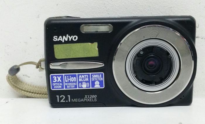 Sanyo VPC-X1200EX 3x Optical Zoom 12.1 Mega Pixels Digital Camera - Image 7