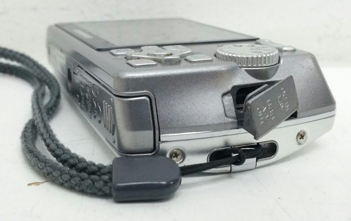 Olympus U700 All-Weather Olympus AF 3X Optical Zoom 7.1 Megapixel Digital Camera - Image 5
