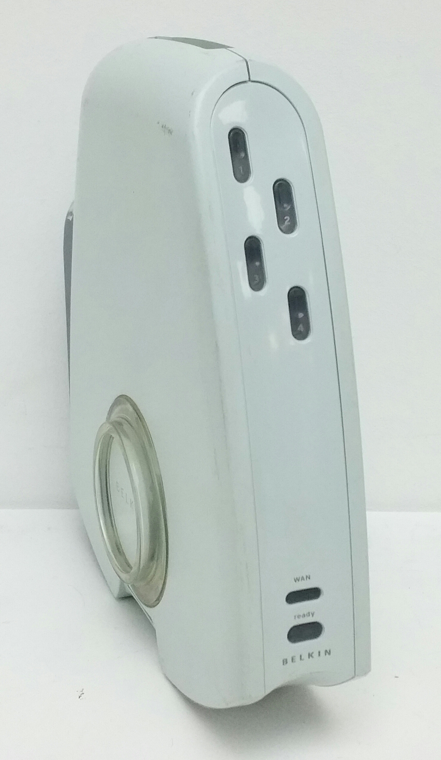 20231108_232302-1 Belkin F5D5230-4 4-Port Gateway Router - Image 1