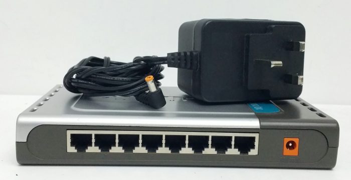 D-Link DES-1008D Ver G1 10/100 8-Port Fast Ethernet Switch - Image 4